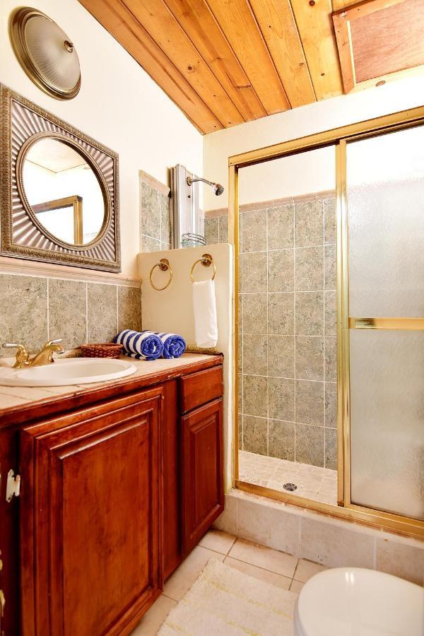 Beachfront Villa Gros Islet Bagian luar foto