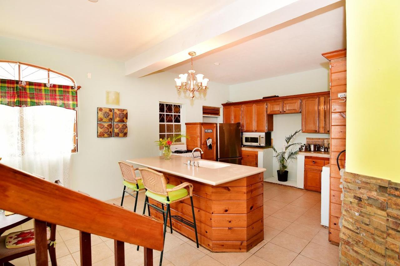 Beachfront Villa Gros Islet Bagian luar foto