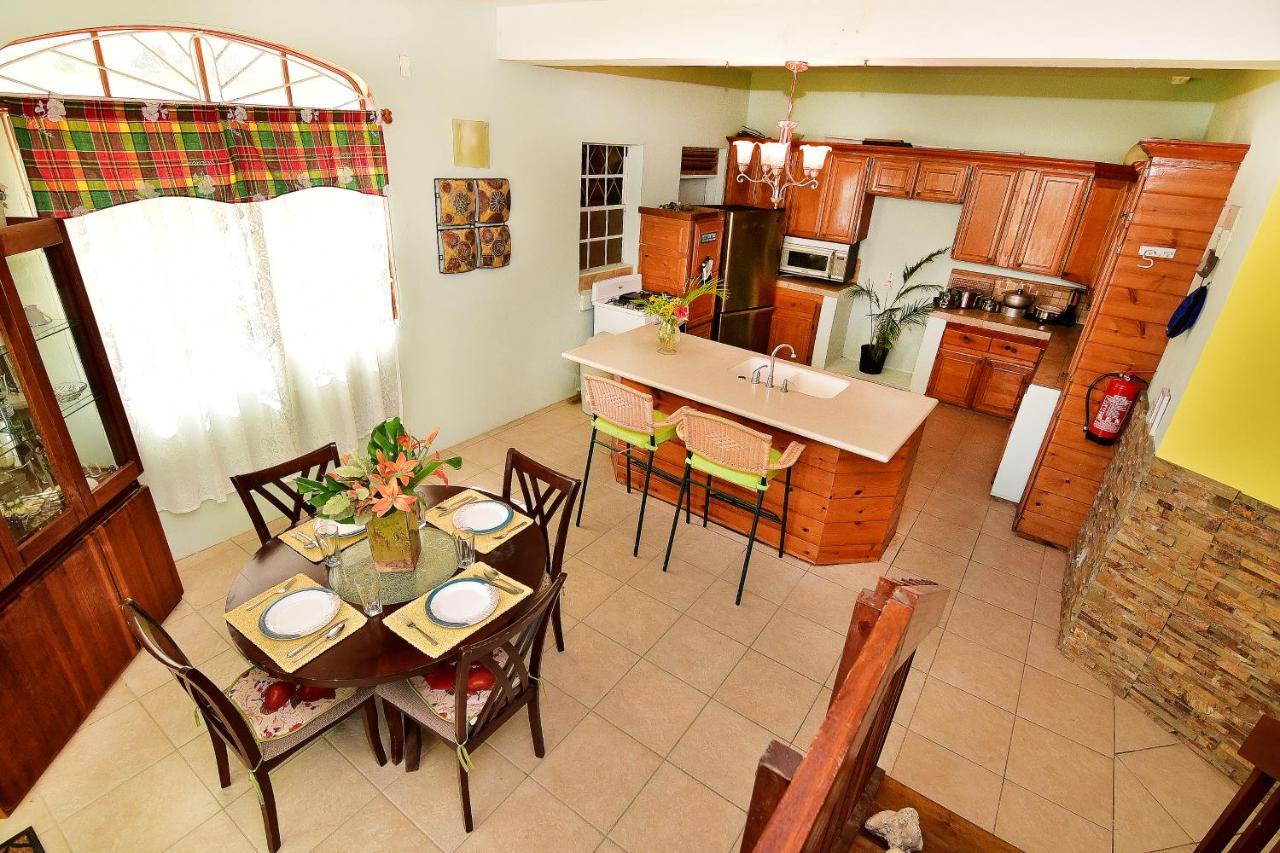 Beachfront Villa Gros Islet Bagian luar foto